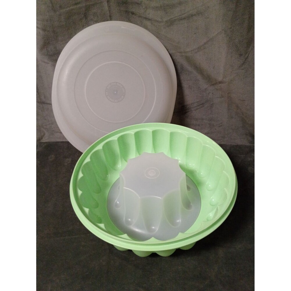 Vintage Mint Green Tupperware Jello Mold  Excellent Condition